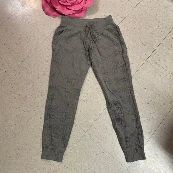 LULULEMON Warm Down Jogger *7/8 Length Thread Dye Black Olive Activewear‎ - Picture 1 of 9